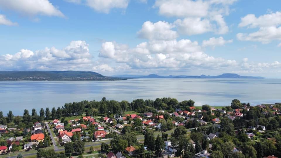 הוילה Balatonberény Beatrix Ueduelohaz מראה חיצוני תמונה